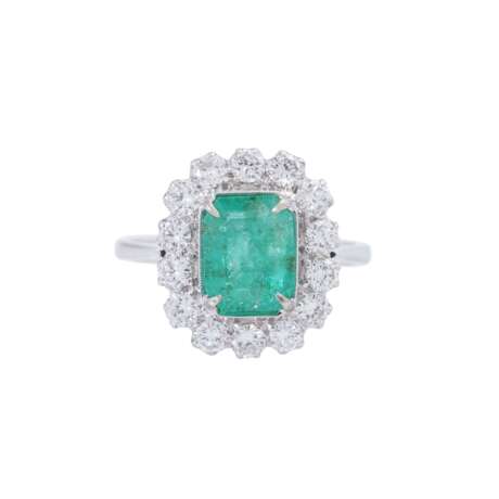 Ring with emerald and diamonds - фото 2