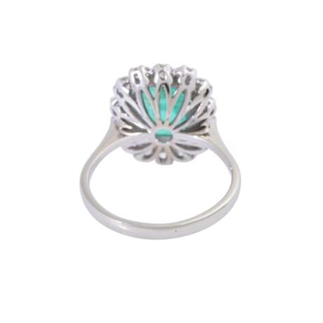 Ring with emerald and diamonds - photo 4