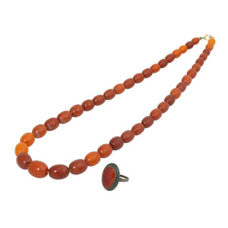 Convolute of amber necklace and carnelian ring, - photo 1