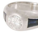 Ring with diamond ca. 1,67 ct flanked by sapphire trapezes total ca. 0,84 ct, - photo 5