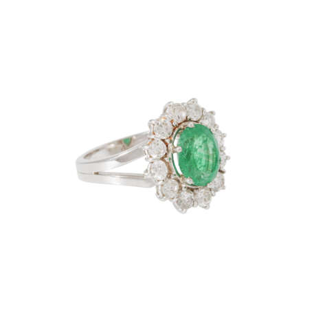 Ring with oval emerald ca. 2,8 ct, entouraged by old cut diamonds - фото 1