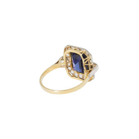 Ring with synthetic sapphire surrounded by diamond roses, - photo 3