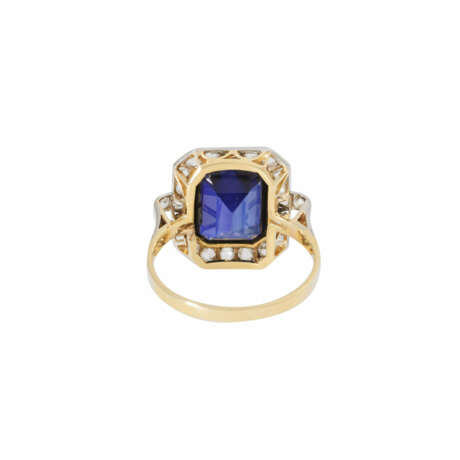 Ring with synthetic sapphire surrounded by diamond roses, - photo 4