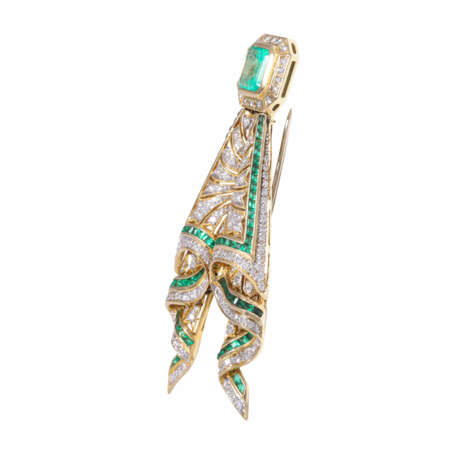 Brooch with emerald ca. 1,5 ct, emerald carrés and diamonds - photo 1