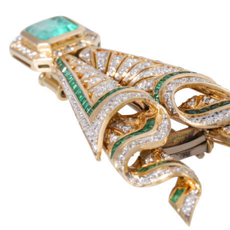 Brooch with emerald ca. 1,5 ct, emerald carrés and diamonds - photo 4