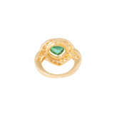 Ring with emerald drop ca. 1,2 ct and brilliant-cut diamonds total ca. 1,5 ct, - фото 4