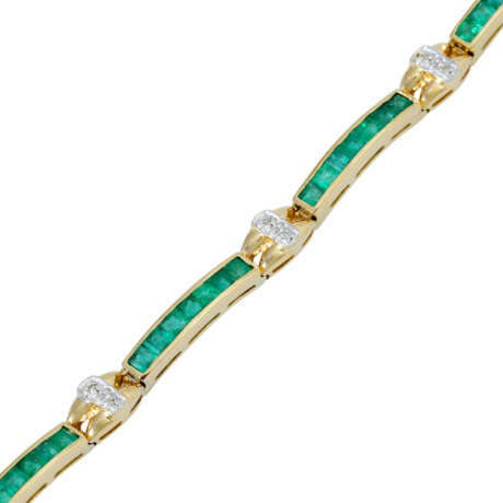 Bracelet with emerald carrés and diamonds total ca. 0,5 ct, - photo 4