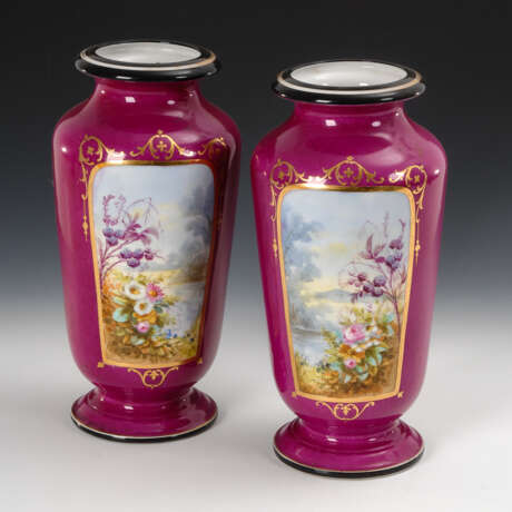 Paar Vasen mit Blumenmalerei. - фото 1