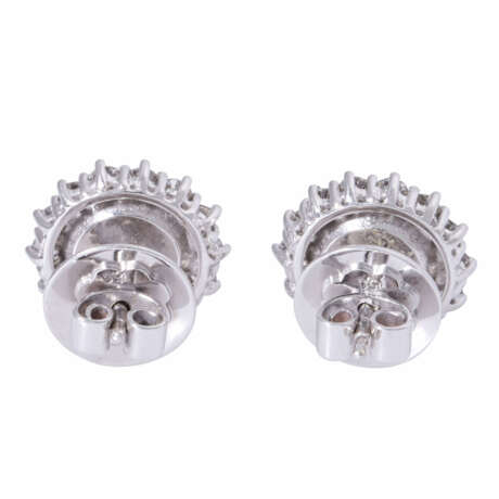 Pair of stud earrings with pearls and diamonds - photo 4
