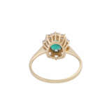 Ring with emerald and diamonds - фото 4