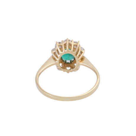 Ring with emerald and diamonds - фото 4