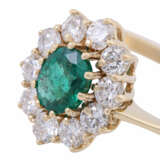 Ring with emerald and diamonds - фото 5