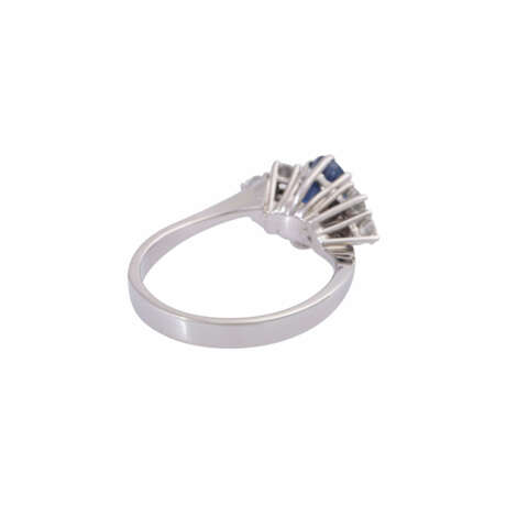 Ring with sapphire and diamonds - фото 3