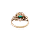 Ring with emerald and diamonds - фото 4