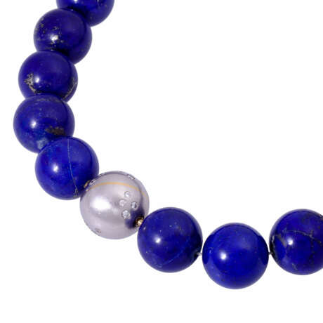 Lapis lazuli ball necklace with platinum diamond clasp add. ca. 1,3 ct, - фото 4