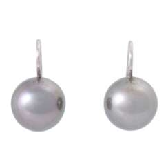 Earrings with Tahitian pearls,