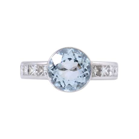 Ring with aquamarine and princess diamonds of total approx. 2,16 ct, - фото 2