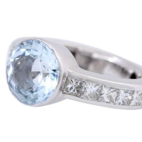 Ring with aquamarine and princess diamonds of total approx. 2,16 ct, - Foto 5