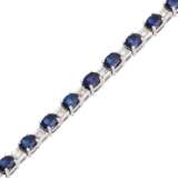 Bracelet with sapphires and diamonds of total approx. 0,45 ct, - фото 4