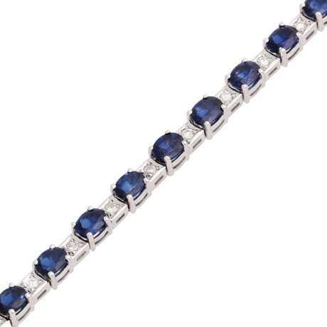 Bracelet with sapphires and diamonds of total approx. 0,45 ct, - фото 4