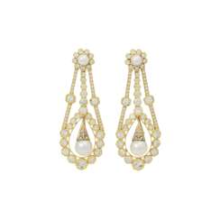 SAZINGG pair of earrings with pearls and diamonds