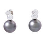 Earrings with diamonds total ca. 1,5 ct and removable Tahitian pearls, - фото 1