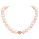 Pearl necklace with bayonet clasp with diamonds of ca. 2 ct, - photo 1