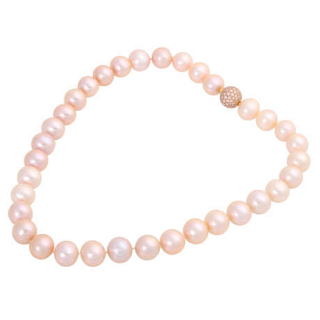 Pearl necklace with bayonet clasp with diamonds of ca. 2 ct, - photo 3