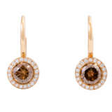 Earrings with cognac colored diamonds each ca. 0,9 ct, - Foto 2