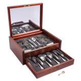 ROBBE & BERKING 40-pcs. dining cutlery 'French Pearl' in mahogany case, 150 silver plated, 20th c. - Foto 1