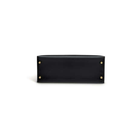 A BLACK CALF BOX LEATHER SELLIER KELLY 28 WITH GOLD HARDWARE - photo 4