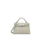 Ostrich leather. A GRIS PERLE OSTRICH MINI KELLY 20 II WITH PALLADIUM HARDWARE