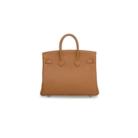 A LIMITED EDITION GOLD & AMBRE TOGO LEATHER OFFICIER BIRKIN 25 WITH PALLADIUM HARDWARE - фото 3