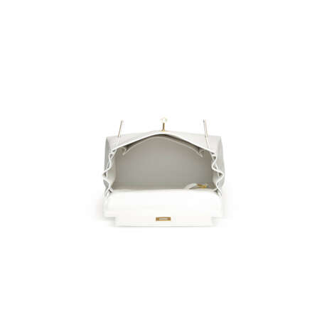 A WHITE SWIFT LEATHER RETOURN&#201; KELLY 25 WITH GOLD HARDWARE - фото 5