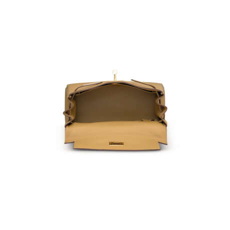 A BISCUIT TOGO LEATHER RETOURN&#201; KELLY 28 WITH GOLD HARDWARE - Foto 5