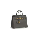 AN &#201;TAIN TOGO LEATHER BIRKIN 25 WITH GOLD HARDWARE - фото 2