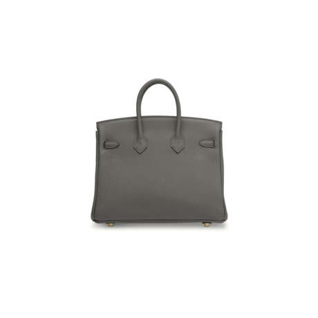 AN &#201;TAIN TOGO LEATHER BIRKIN 25 WITH GOLD HARDWARE - Foto 3