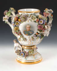 Potpourrivase mit dem Porträt Friedrich Augusts III., Meissen.