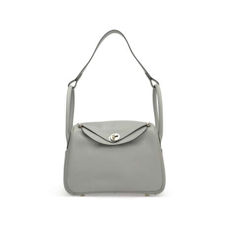 A GRIS PERLE EVERCOLOR LEATHER LINDY 26 WITH PALLADIUM HARDWARE - photo 1