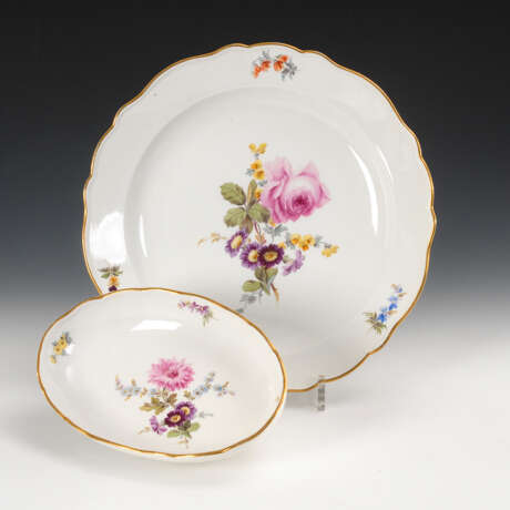 Gemüseteller und Ovalschale mit Blumenmalerei, Meissen.  - photo 1