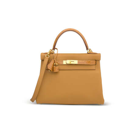A LIMITED EDITION SHINY TABAC CAMEL NILOTICUS & CARAMEL TOGO LEATHER RETOURN&#201; TOUCH KELLY 28 WITH GOLD HARDWARE - фото 1