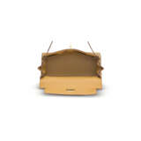 A LIMITED EDITION SHINY TABAC CAMEL NILOTICUS & CARAMEL TOGO LEATHER RETOURN&#201; TOUCH KELLY 28 WITH GOLD HARDWARE - фото 5