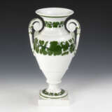 Vase mit Weinlaubdekor, Meissen. - Foto 1
