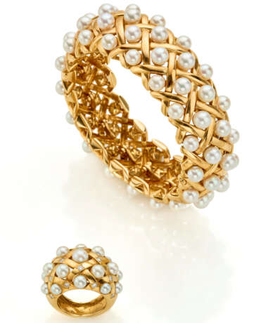 CHANEL
Pearl and intertwined yellow… - photo 1