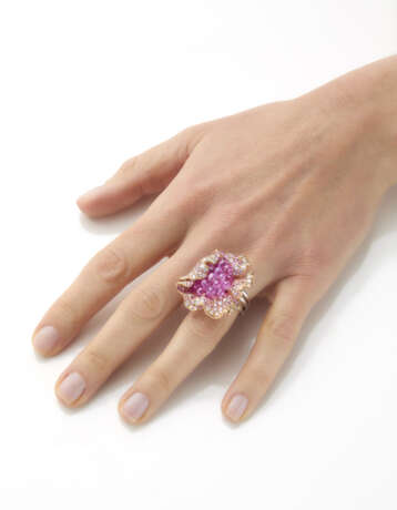 Round diamond and pink sapphire flo… - photo 3