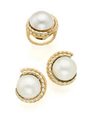 Mabé pearl bi-coloured gold jewelle…
