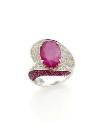 Oval ct. 3.80 circa ruby, diamond a… - photo 2