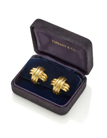 TIFFANY & CO.
Yellow gold earrings,… - photo 2