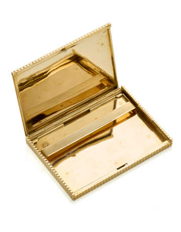 Yellow ribbed gold cigarette box, g… - photo 3