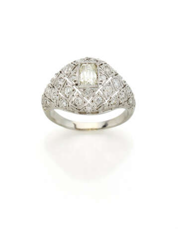Diamond dome shaped white gold ring… - фото 1